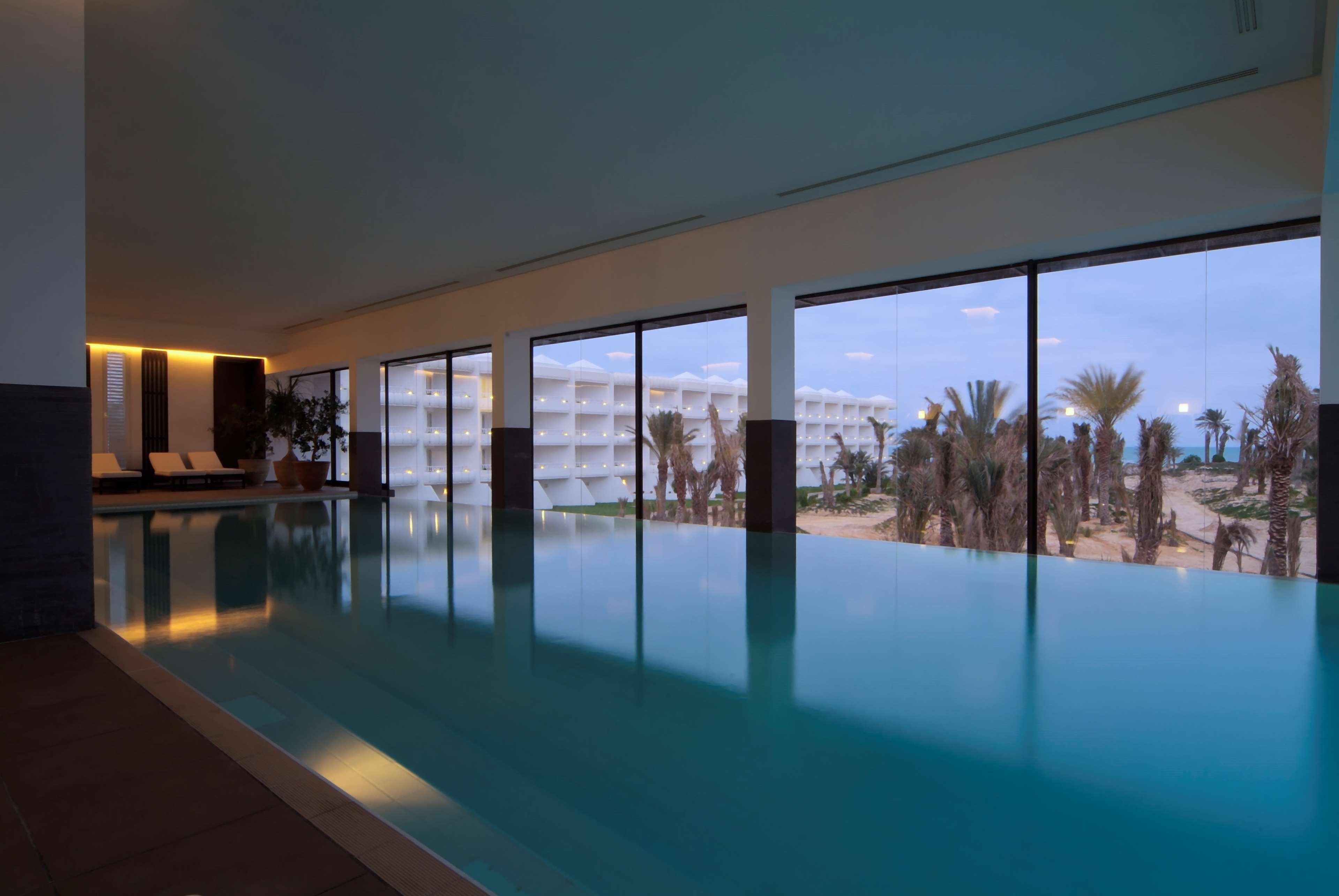 Radisson Blu Palace Resort & Thalasso, Djerba Mezraia Eksteriør billede The swimming pool at the hotel