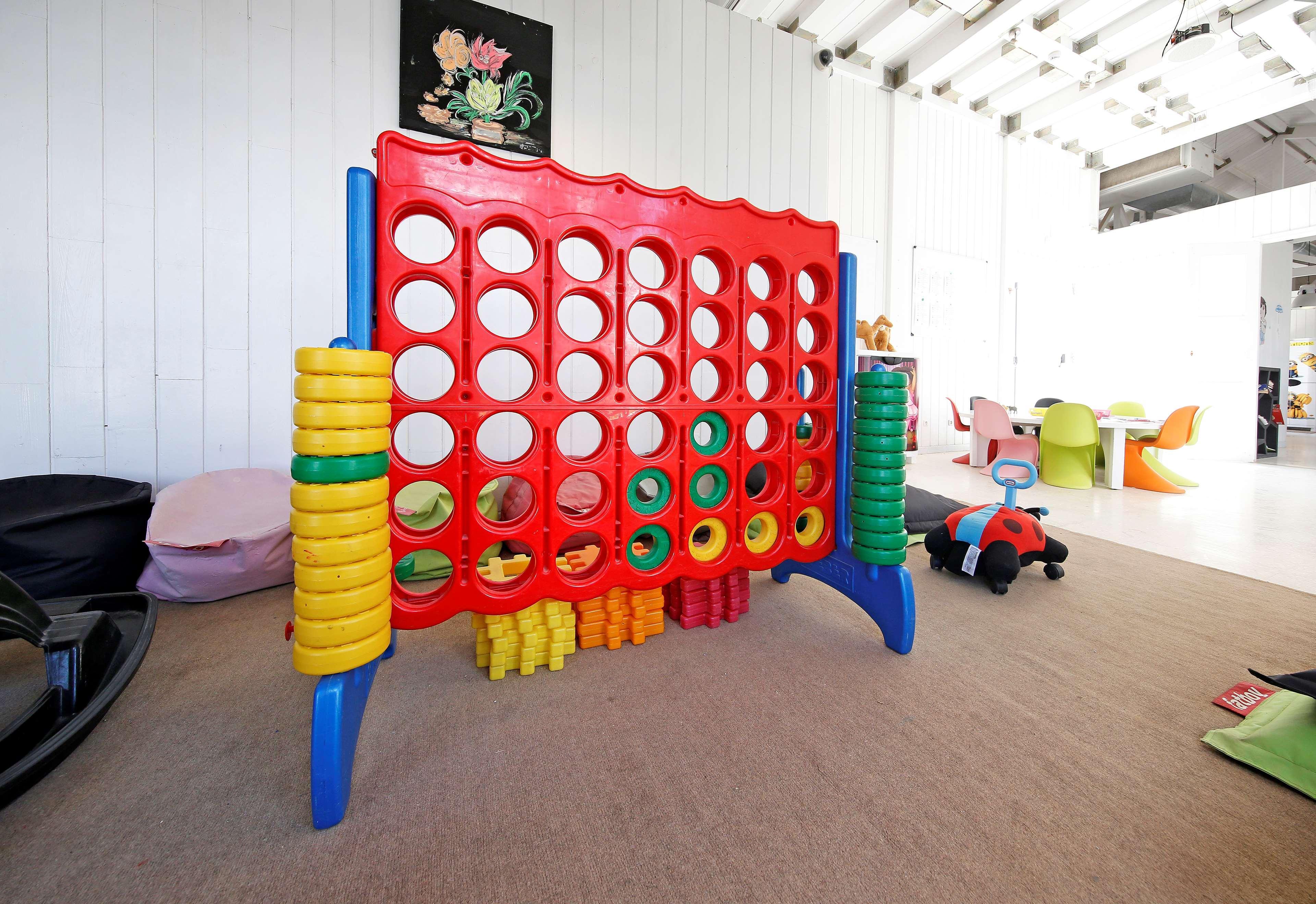 Radisson Blu Palace Resort & Thalasso, Djerba Mezraia Eksteriør billede A large Connect Four game