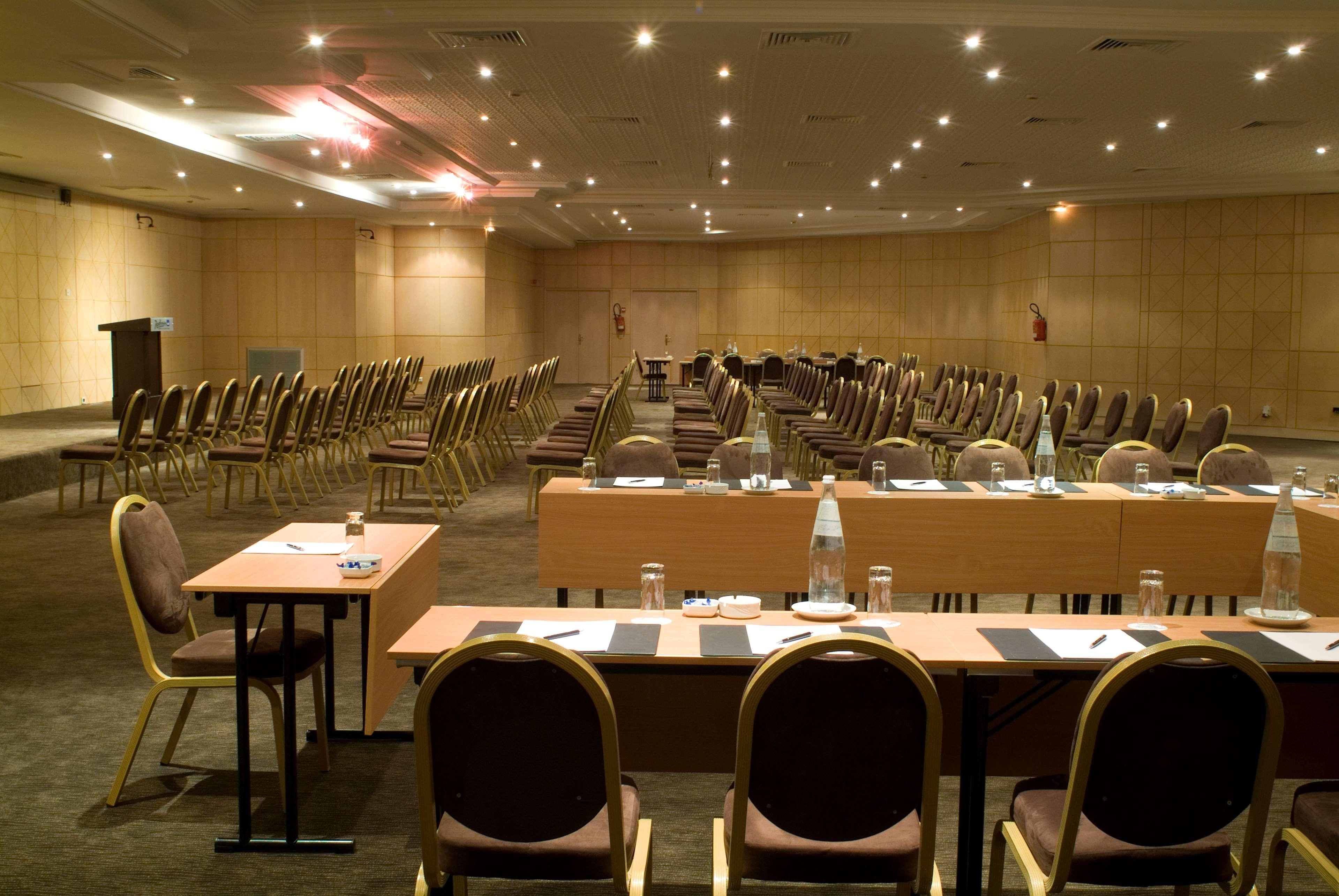 Radisson Blu Palace Resort & Thalasso, Djerba Mezraia Eksteriør billede The conference room of the European University
