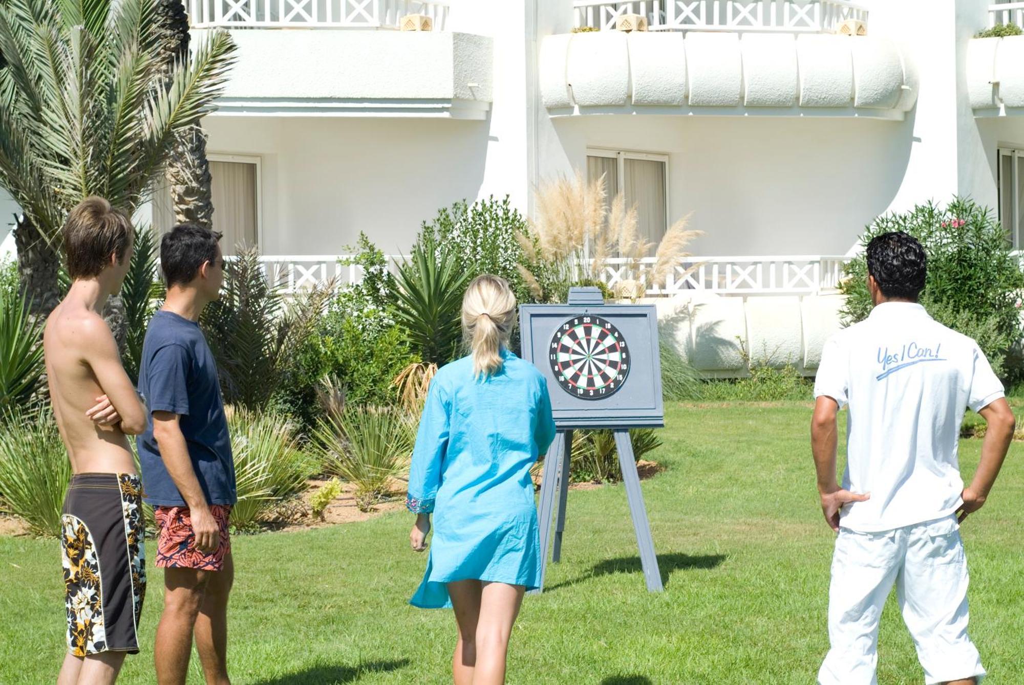 Radisson Blu Palace Resort & Thalasso, Djerba Mezraia Eksteriør billede Outdoor dartboard