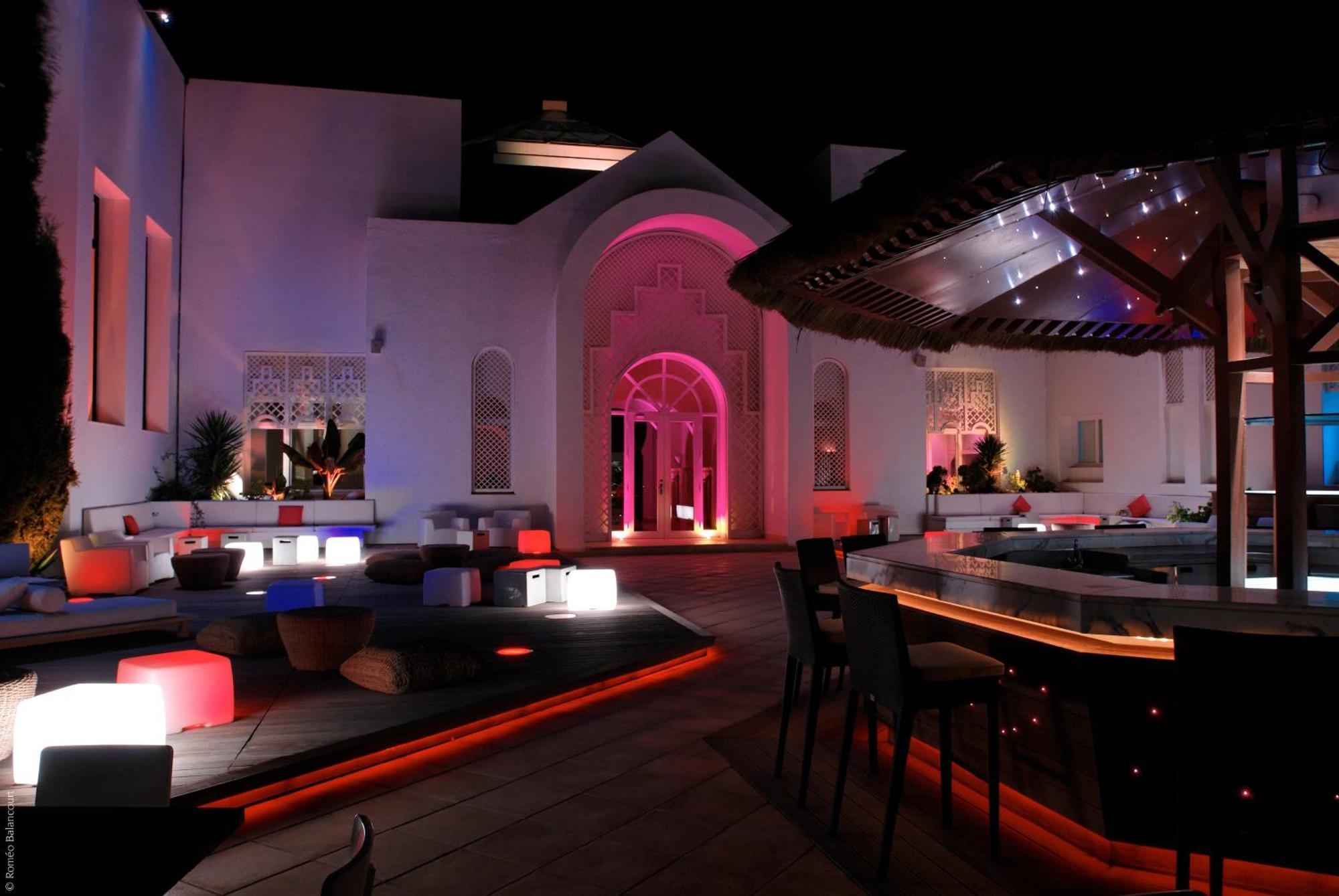 Radisson Blu Palace Resort & Thalasso, Djerba Mezraia Eksteriør billede The bar at the nightclub