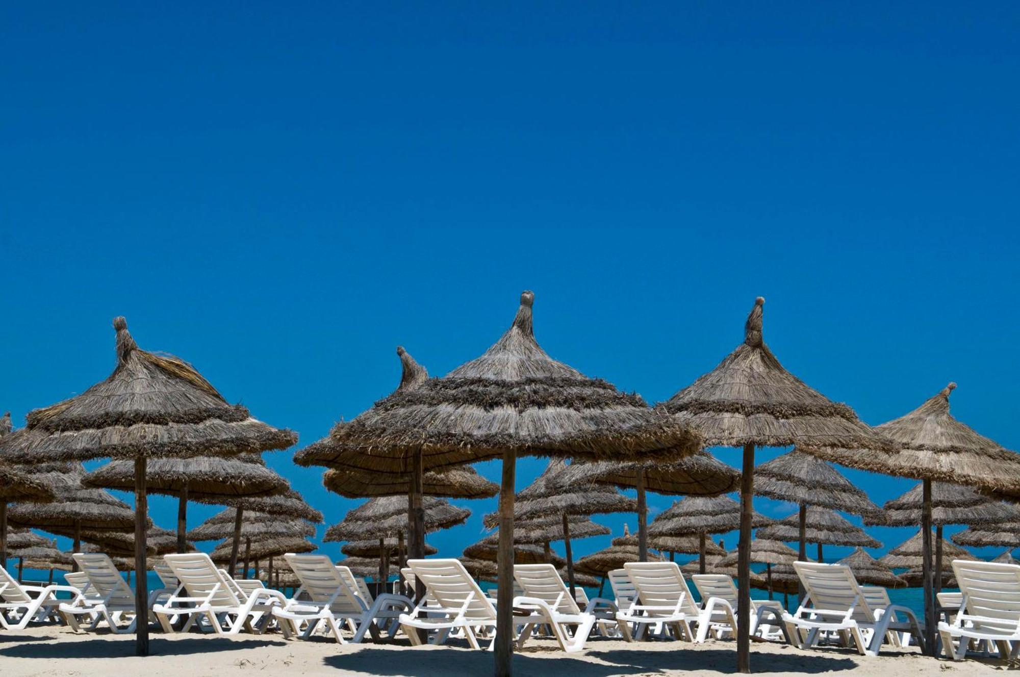 Radisson Blu Palace Resort & Thalasso, Djerba Mezraia Eksteriør billede Beach in Benidorm