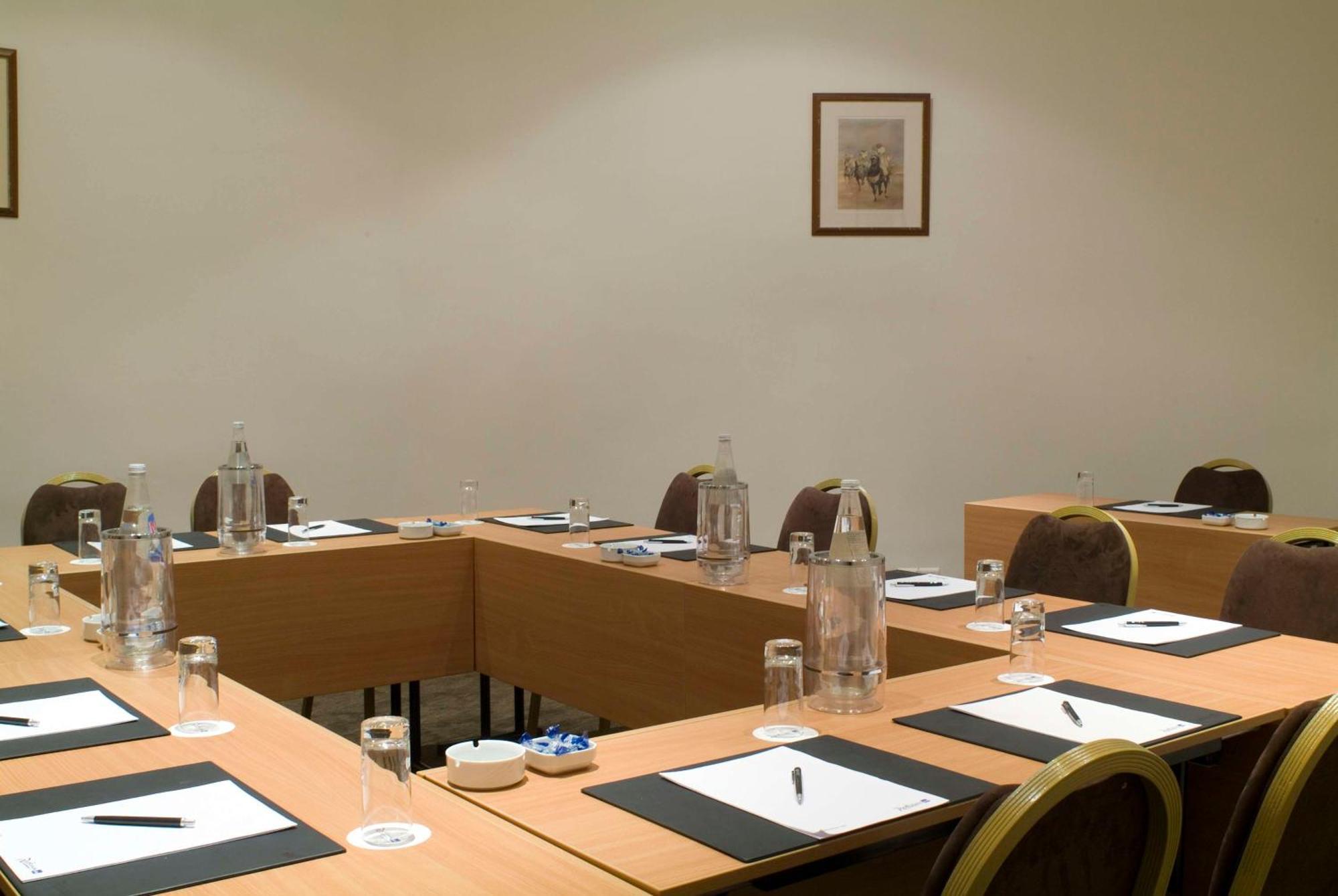 Radisson Blu Palace Resort & Thalasso, Djerba Mezraia Eksteriør billede A meeting room at the hotel